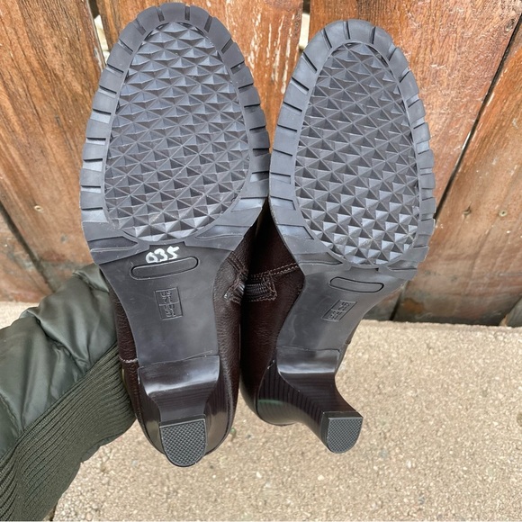 AEROSOLES Women’s Paisley Brown Heel Mule Almond Toe Side Zipper Size 7.5 - Picture 10 of 13